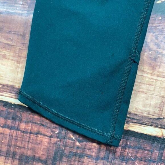 $5 SALE!  Old Navy Active Green Crops - Picture 7 of 7